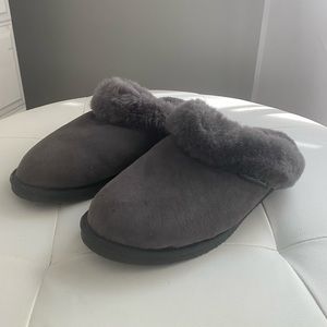Eddie Bauer Gray Fuzzy Slippers